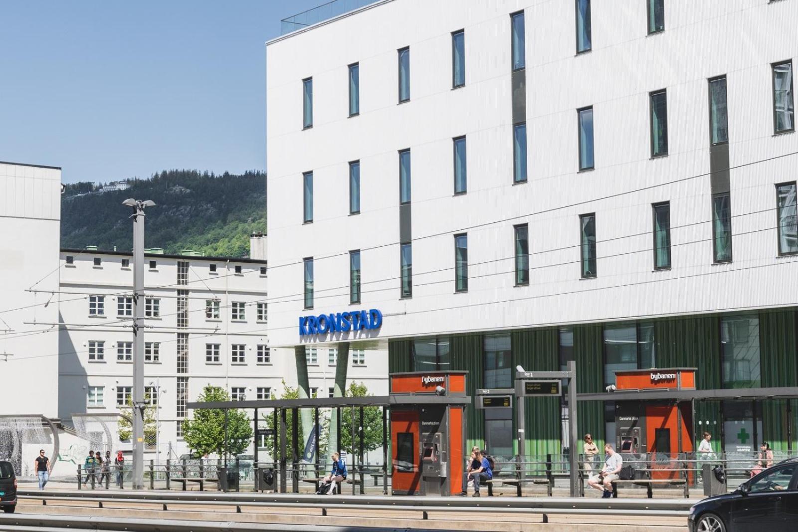 Sentral Med Parkering Og Peis Apartamento Bergen